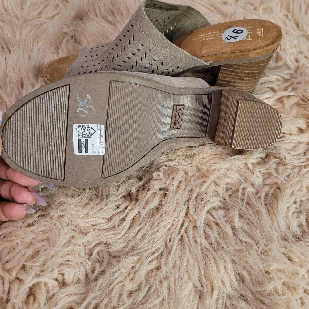 Toms shoes 9.5 - Picture 5 of 5